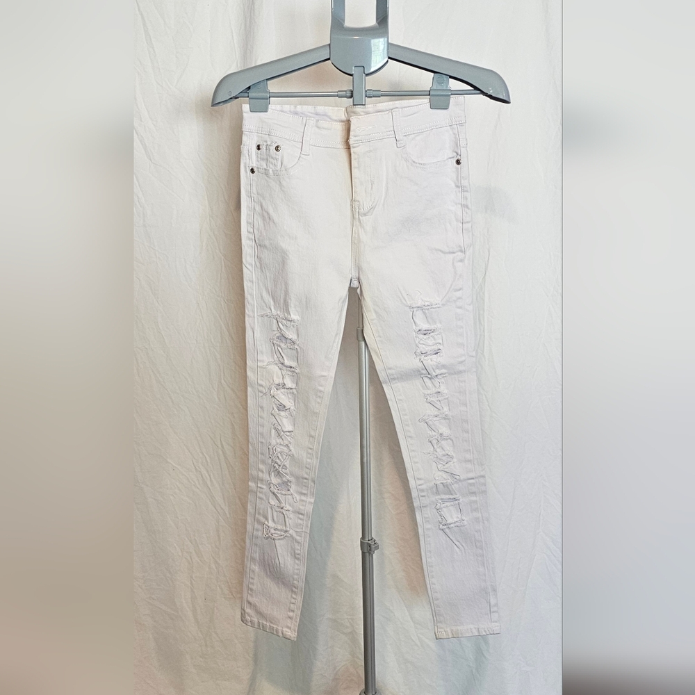 *NWT* White Skinny Distressed Jeans